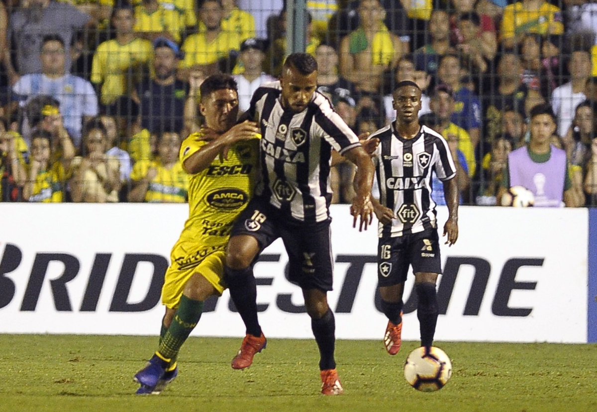 Defensa y Justicia 0 x 3 Botafogo – Erik brilha e Fogão avança na Sul-Americana
