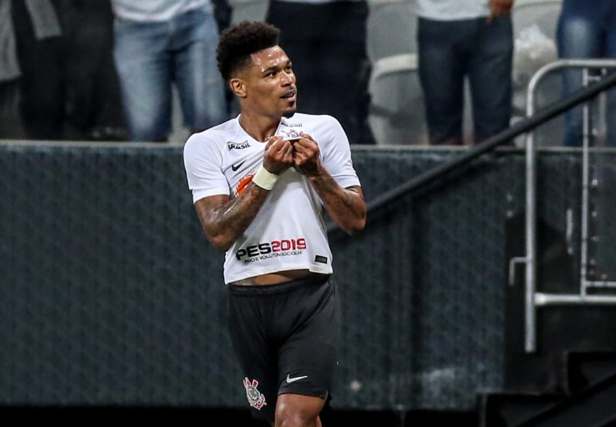 ‘Temos de ser desobedientes no bom sentido’, diz volante corintiano Júnior Urso