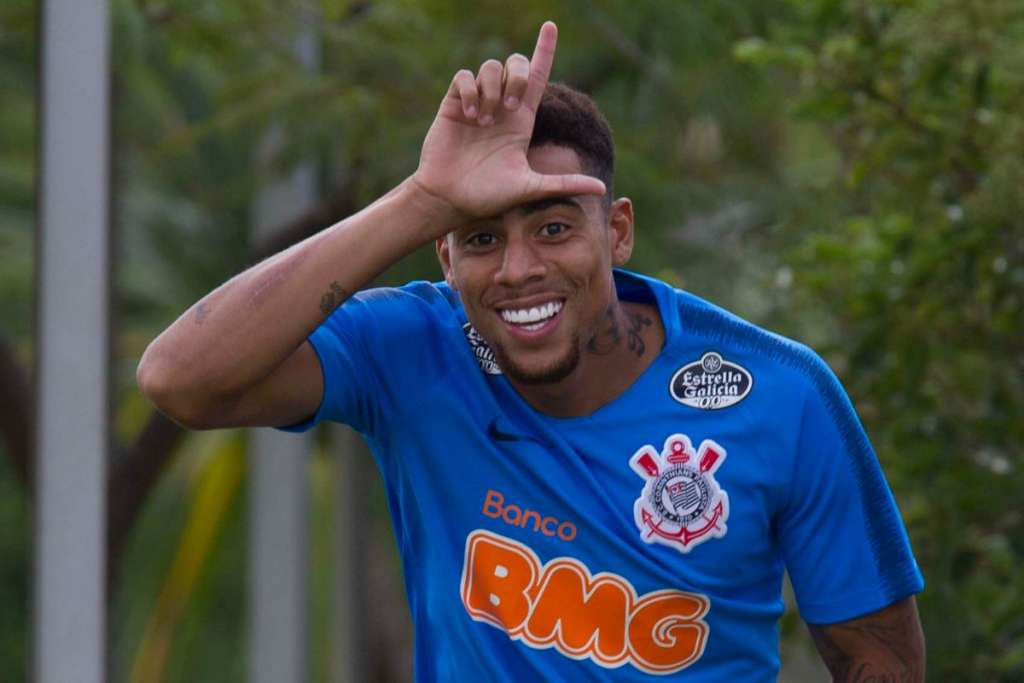 Gustavo fica próximo de estender contrato com o Corinthians até o final de 2022