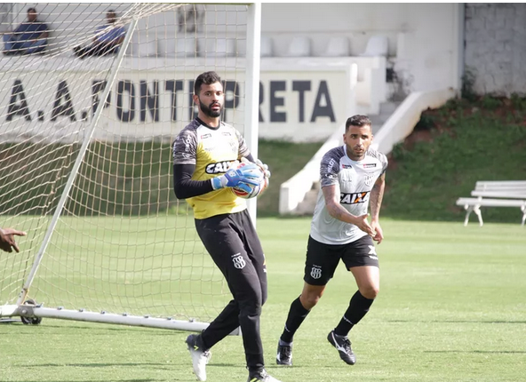 Goleiro da Ponte Preta é internado por desidratação e médico faz alerta