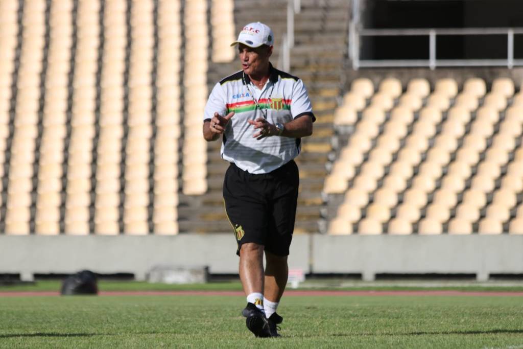 Exclusivo! Técnico Paulo Roberto Santos assina com a Portuguesa