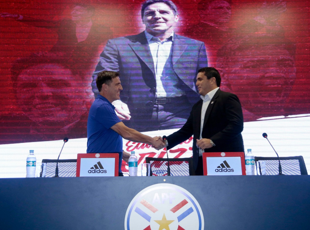 Berizzo é apresentado no Paraguai e promete compromisso total por vaga na Copa