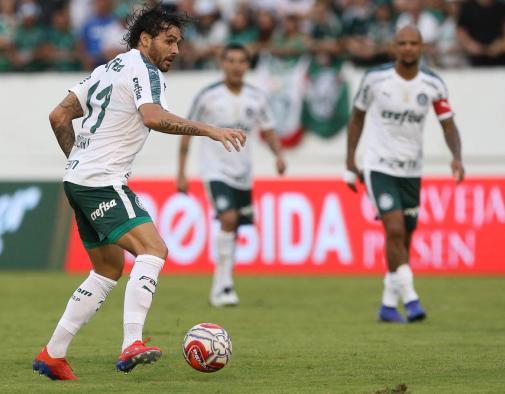 Bruno Henrique nega que Palmeiras se sinta pressionado a ganhar clássico
