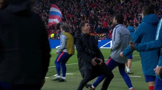 Espanhol: Treinador do Atlético de Madrid se desculpa por gesto obsceno