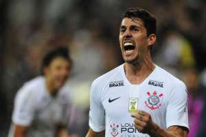 Com dores, Danilo Avelar fica fora de jogo do Corinthians em Ribeirão Preto