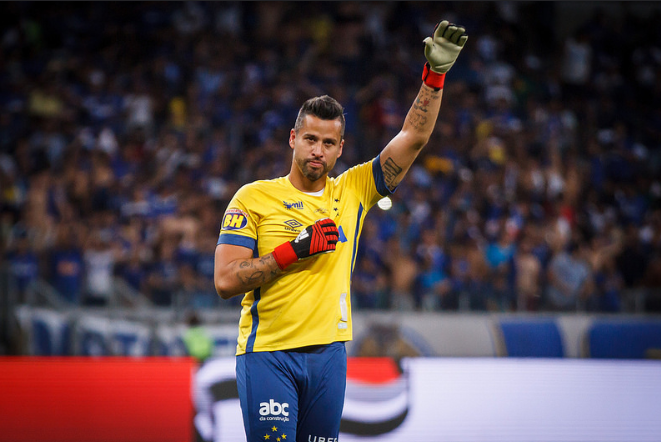 Jogador mais longevo do Cruzeiro, Fábio renova contrato até o final de 2020