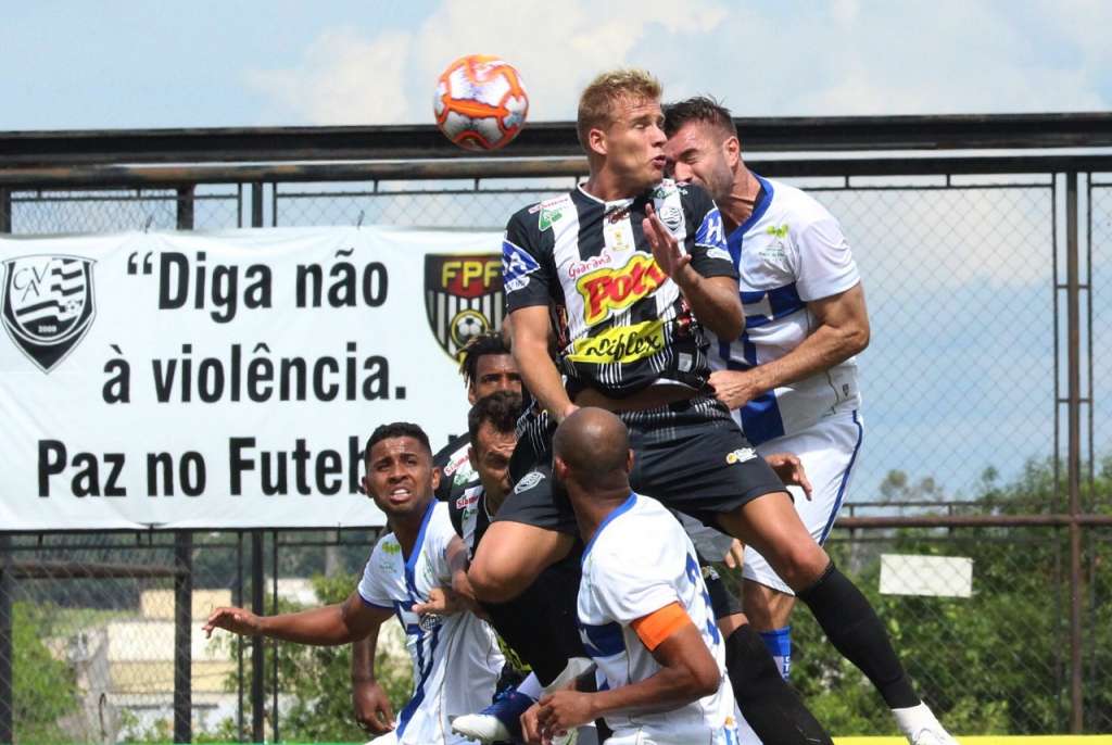 O Votuporanguense virou sobre o Água Santa e se distanciou da zona de rebaixamento (Foto: Rafael Bento/Votuporanguense)