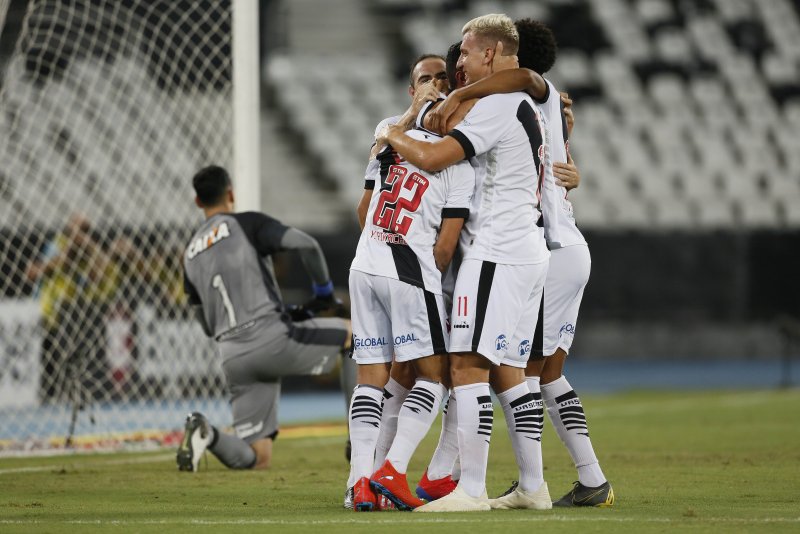 Em jogo movimentado, Botafogo e Vasco empatam em 1º clássico da Taça Rio