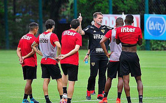 Em dia de protestos, São Paulo tenta reagir com mudanças contra o Red Bull Brasil