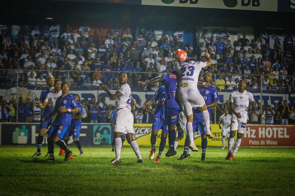 Cruzeiro só empata com URT - Vinnicius Silva