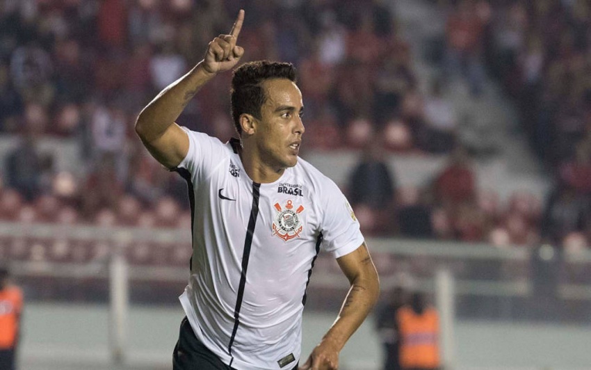 Desfalque nos últimos jogos, Jadson só deve voltar ao Corinthians contra o Santos