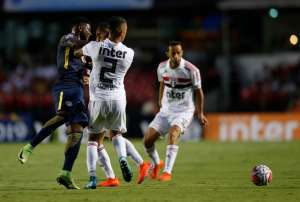 Após deixar o Morumbi de ambulância, lateral do Red Bull deve receber alta na terça