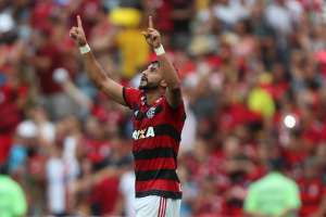 Carioca: Vendido a time chinês por R$ 22,3 milhões, Dourado se emociona em adeus ao Fla