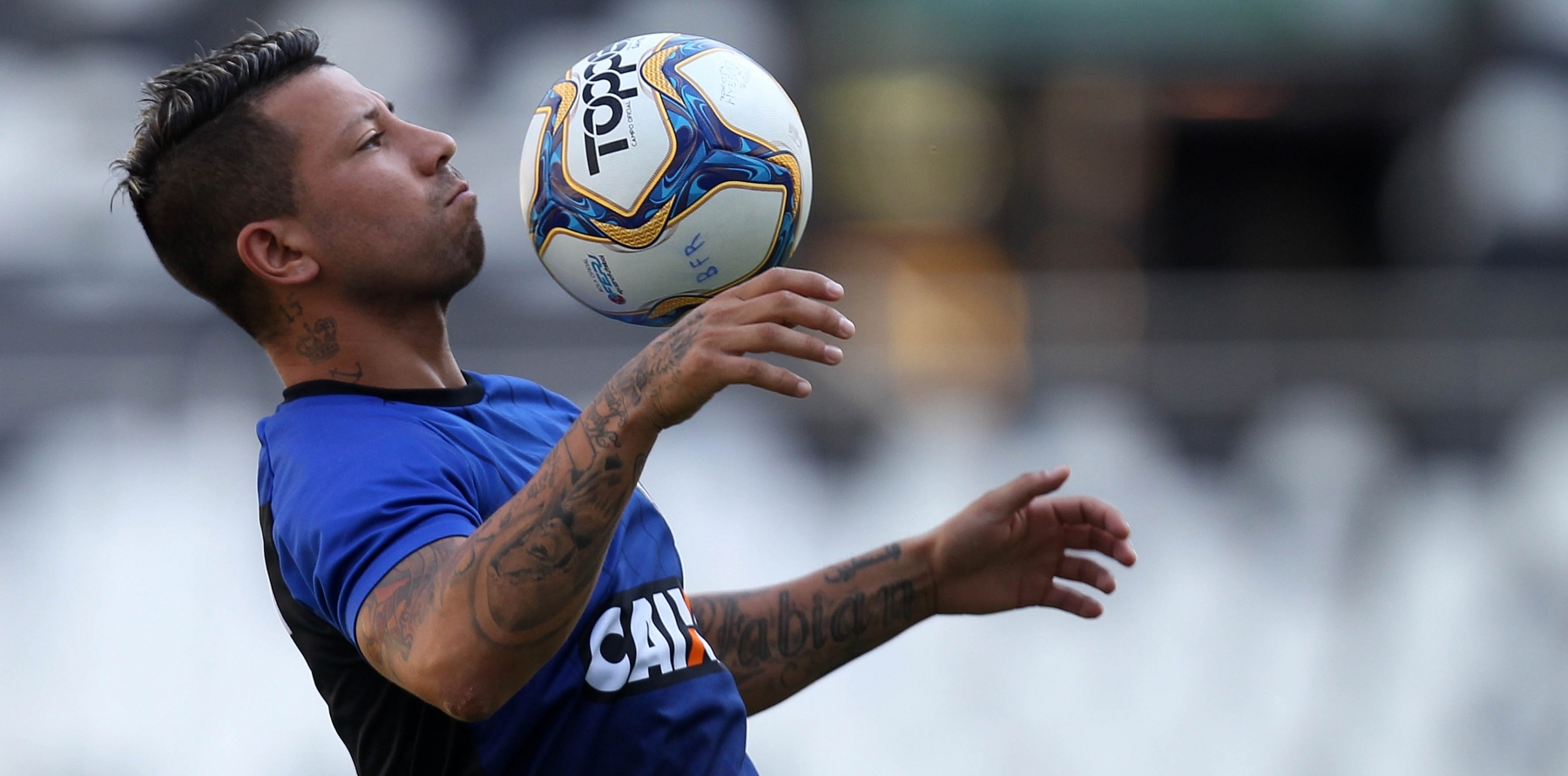 Carioca: Leo Valencia celebra volta ao Botafogo e espera sequência após lesão