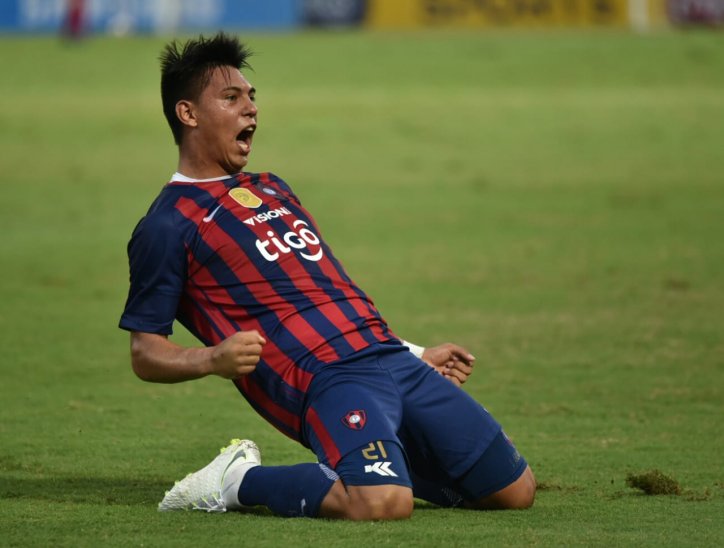 Mineiro: Atlético-MG sonda lateral do Cerro e atacante do Corinhians