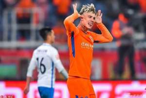 Roger Guedes fica de fora de lista de clube na China e pode voltar ao Brasil