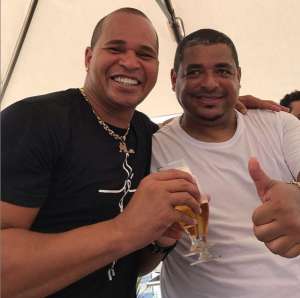 Luizão abre casa para ídolo de Corinthians e de São Paulo regado à cerveja e declaração