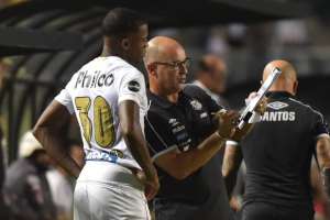 Jean Lucas nega vexame do Santos e elogia possíveis reforços