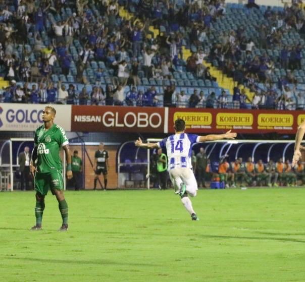 Avaí vence clássico com a Chape e dorme na liderança do Catarinense