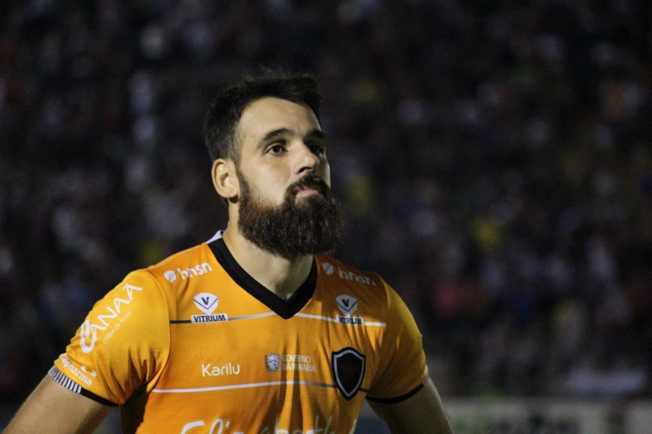 Tombense-MG 2 x 2 Botafogo-PB – Saulo pega dois pênaltis, marca o seu e vira herói