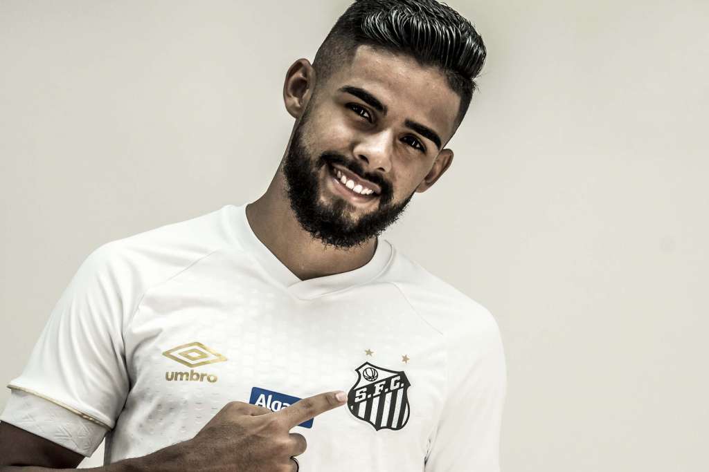 Após pagar Ceará, Santos oficializa chegada do lateral-esquerdo Felipe Jonatan
