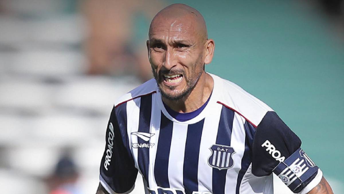Após queda do Talleres na Libertadores, Guiñazú confirma aposentadoria