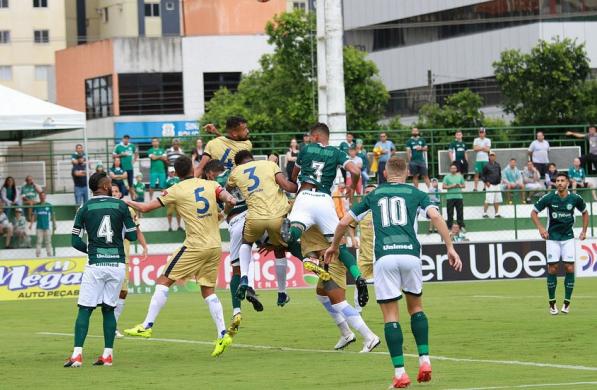 Goiás segue imbatível no Goianão
