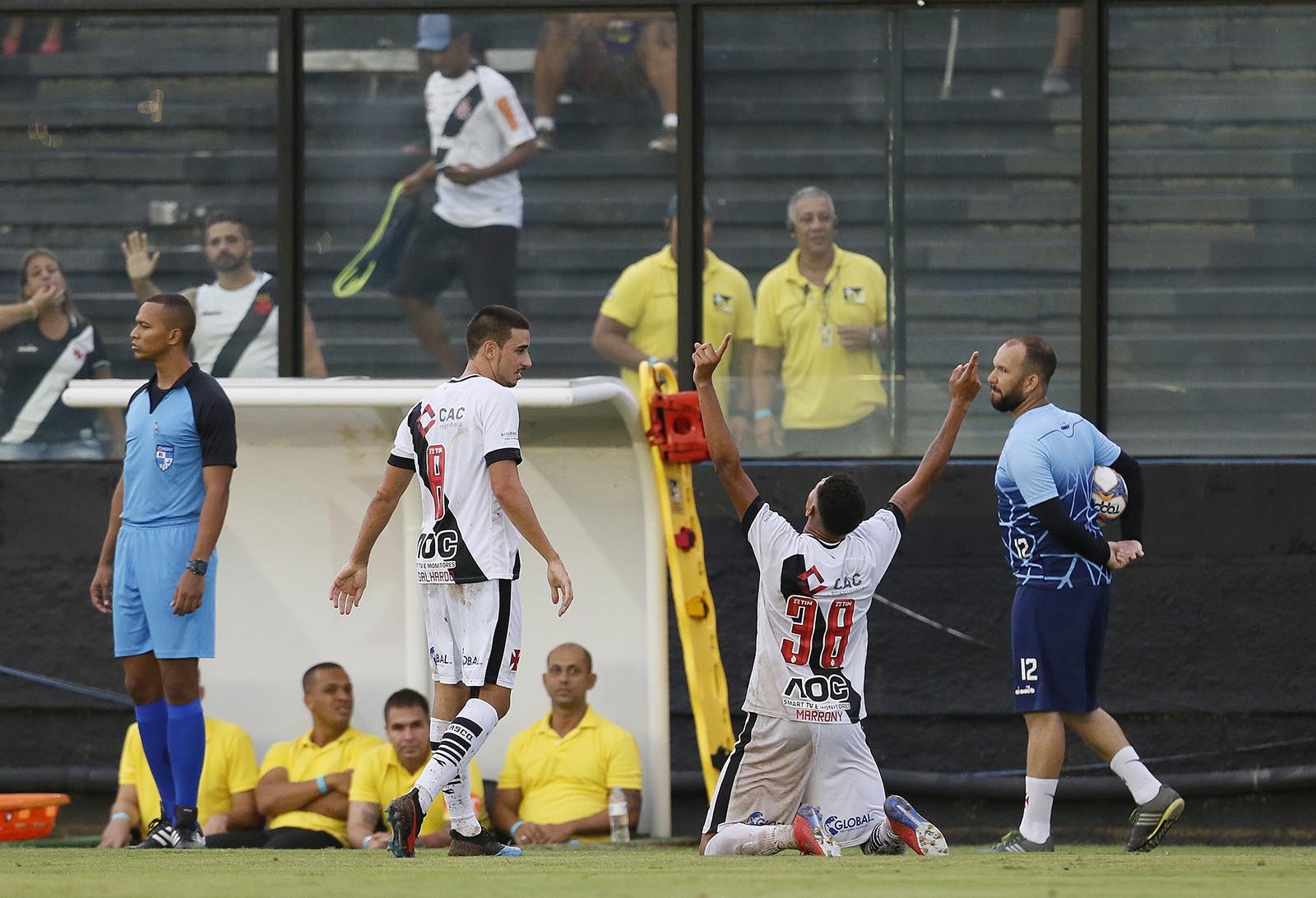 Carioca: Artilheiro do Vasco, Marrony aprova esquema do time com dois meias