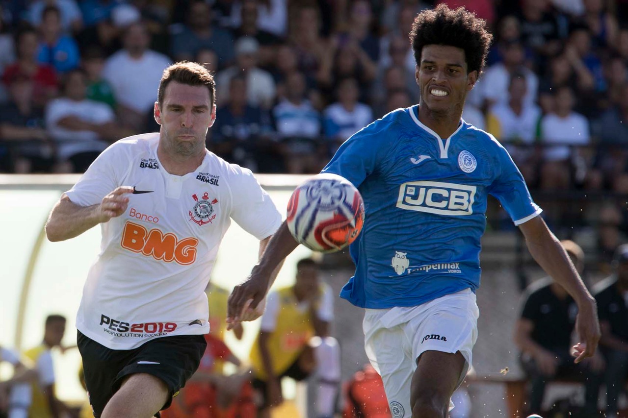 Vagner Love diz que Corinthians precisa ‘melhorar em vários aspectos’