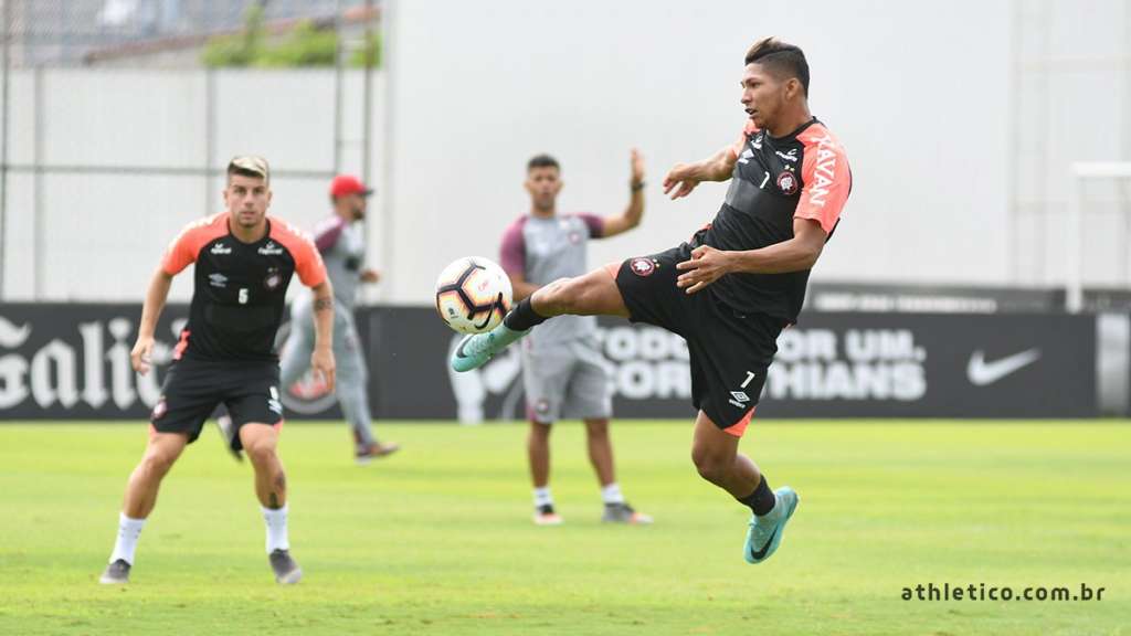 Libertadores: Atlético-PR treina no Corinthians e viaja para Colômbia sem Jonathan e Lucho 2 0002050372748 img