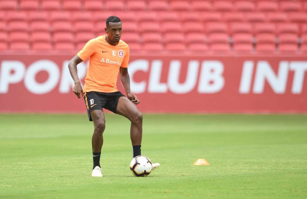 Odair fecha treino e evita indicar time titular do Internacional