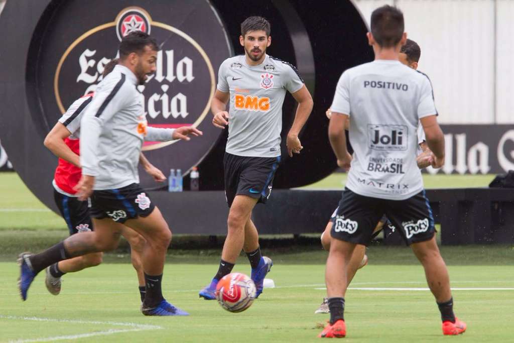 Corinthians vai protestar contra arbitragem por falta em Gustavo