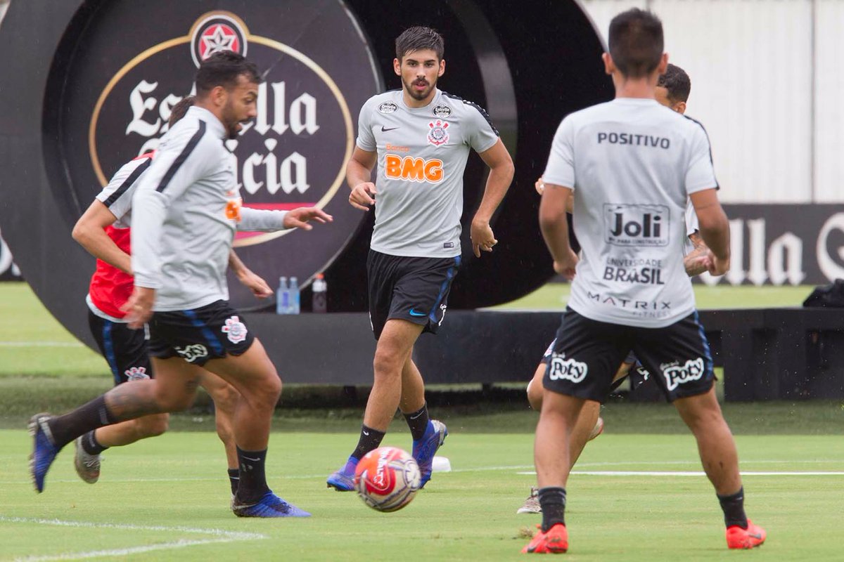 Corinthians vai protestar contra arbitragem por falta em Gustavo