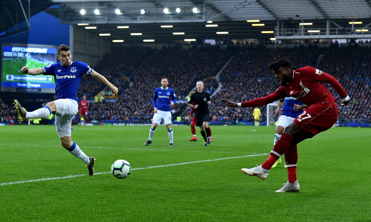 INGLÊS: Liverpool empata em clássico e deixa a liderança para o Manchester City