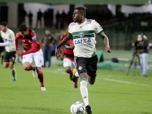 Paranaense: Pretendido por Ceará e Santos, lateral-esquerdo fecha com o Athletico