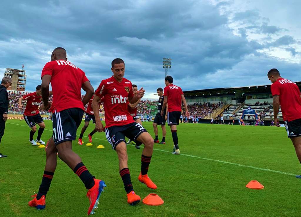 Após atuação abaixo do esperado, Hernanes promete melhora com tempo para treinar