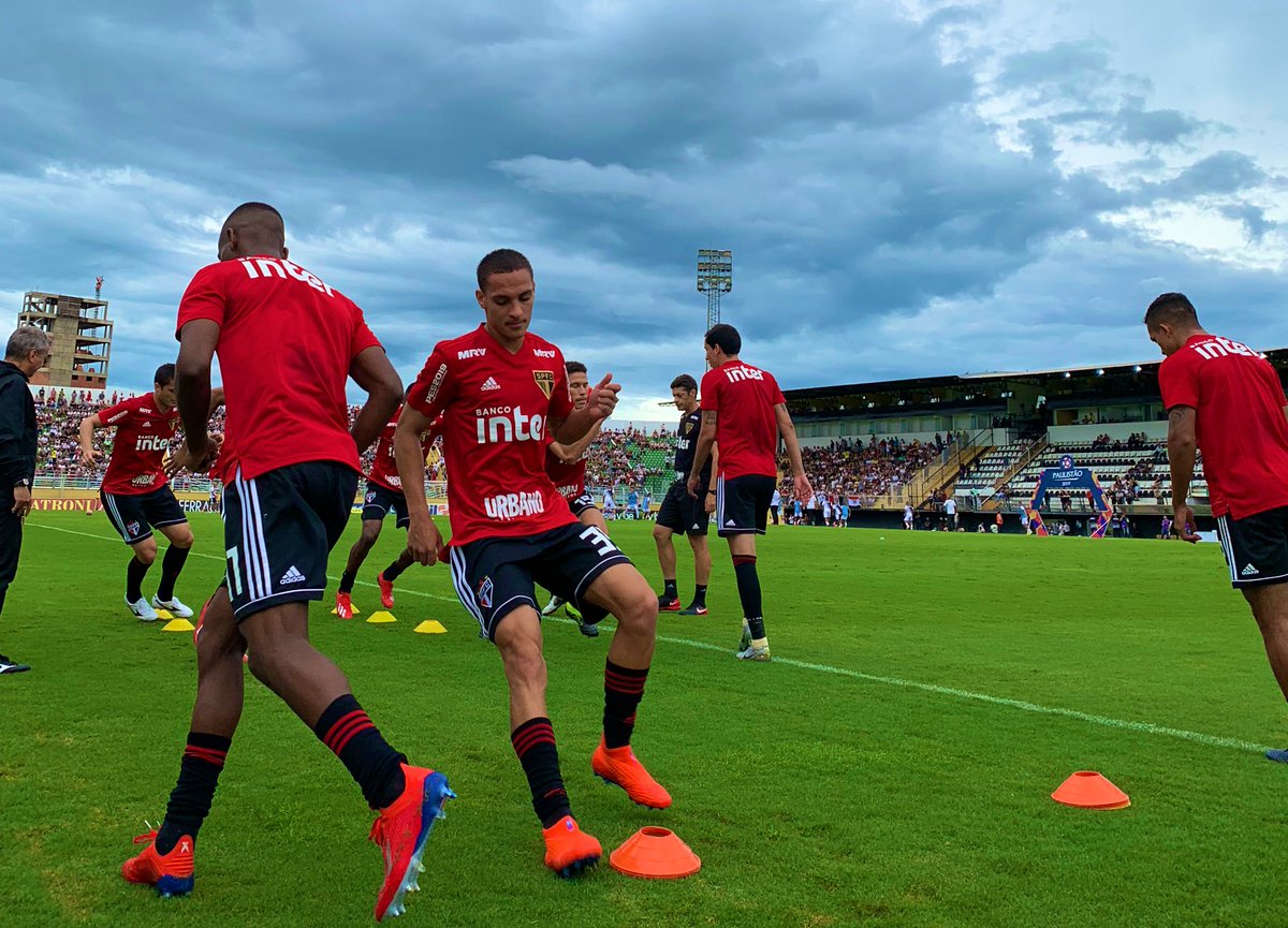 Após atuação abaixo do esperado, Hernanes promete melhora com tempo para treinar