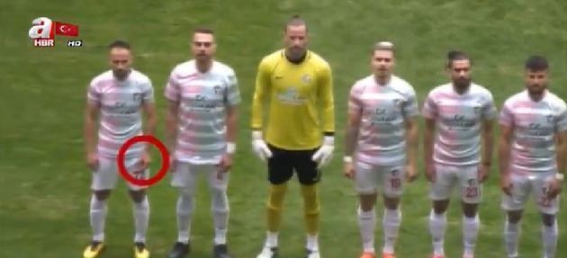 Meia usa lâmina para furar adversárois na Terceirona Turca! Confira o vídeo!