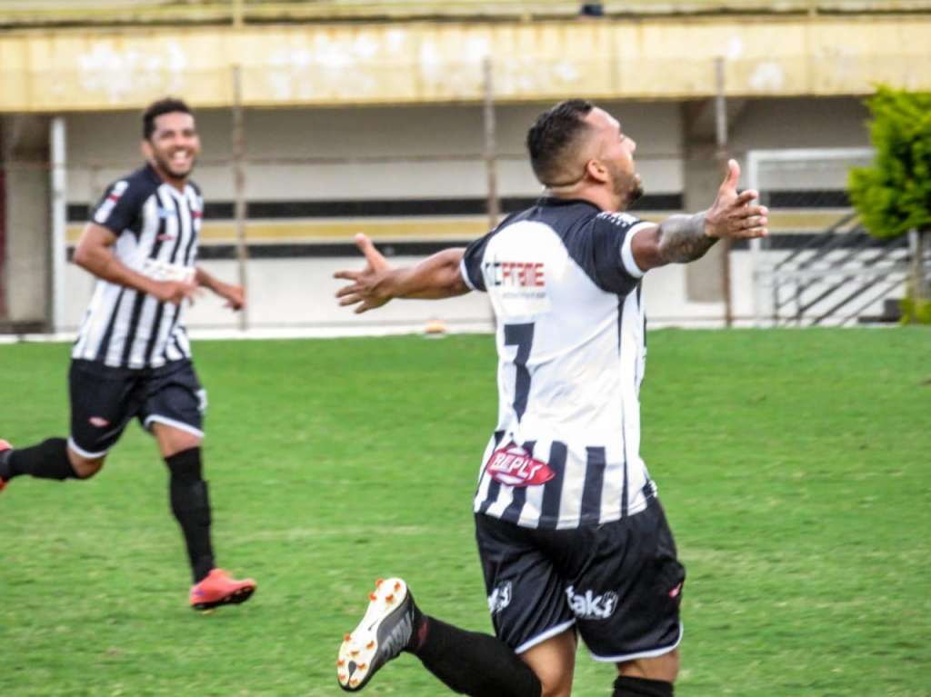 Titular absoluto, Renatinho valoriza crescimento pessoal e coletivo do Cachorrão (Foto: Brendow Felipe/EC São Bernardo)