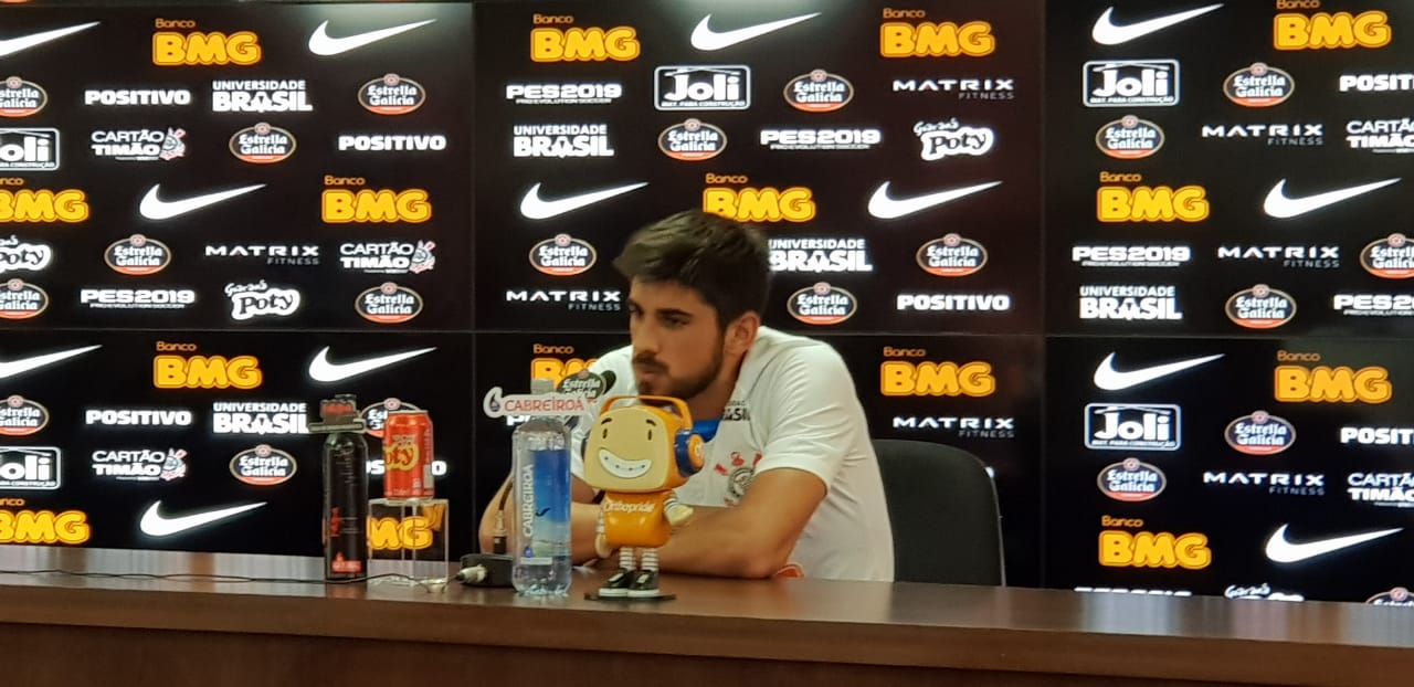 Apresentado no Corinthians, uruguaio Bruno Méndez diz que se inspira em Godín