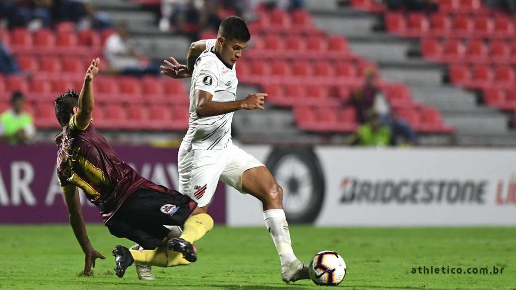Tolima surpreende e derrota o Athletico-PR