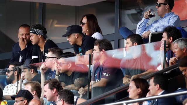 Com Neymar na tribuna, Paris Saint-Germain joga por vaga na Liga dos Campeões