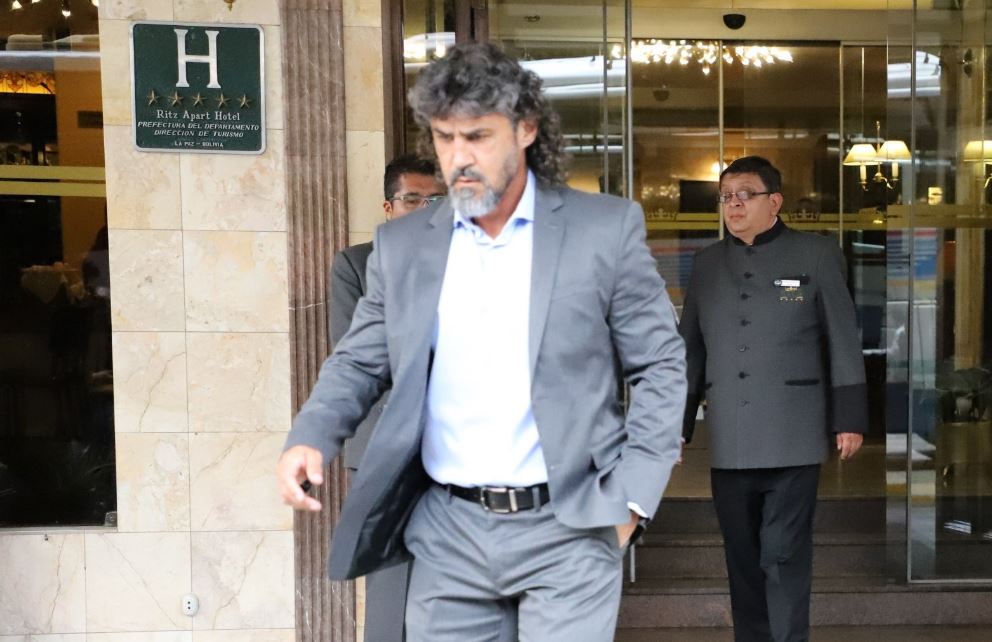 Após golear na Libertadores, técnico é barrado no CT e descobre que foi demitido