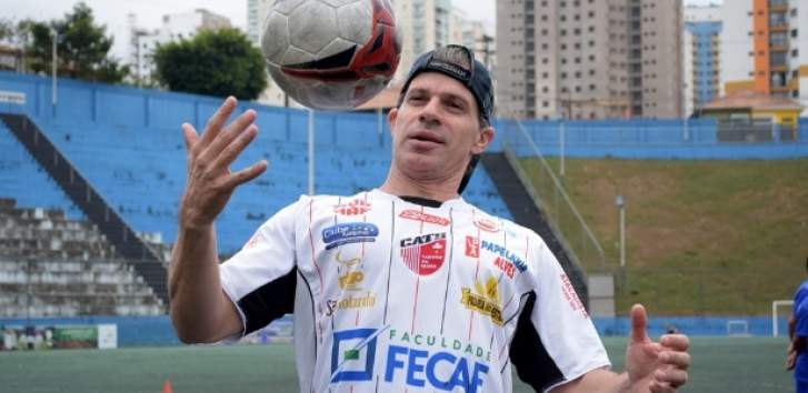 Com três jogos pelo Taboão e sem nenhum gol, Túlio Maravilha é anunciado em clube do PR