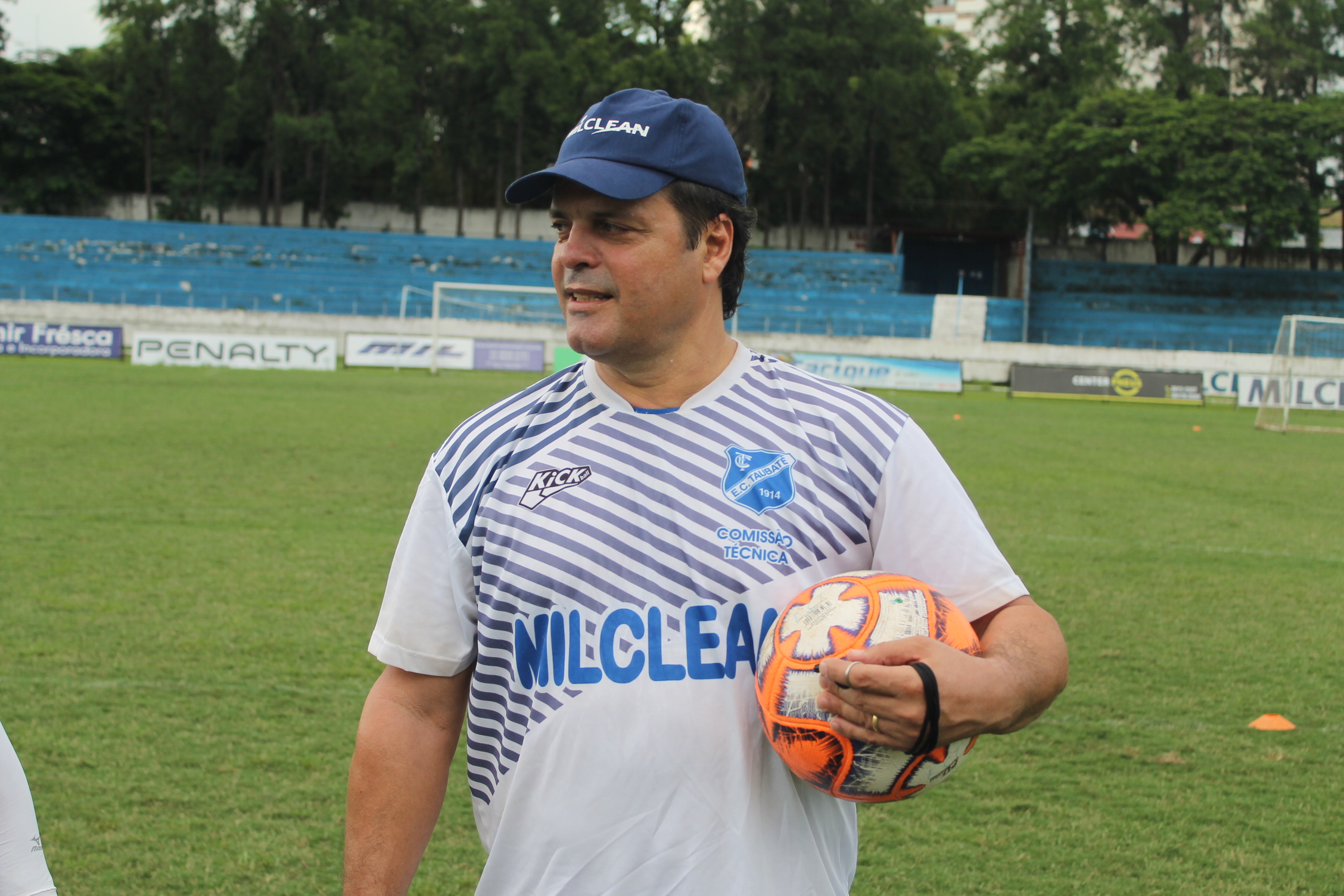 Paulista A2: Novo treinador do Taubaté é apresentado e já comanda a equipe em campo
