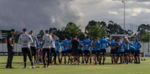 Lesionado, Gustavo deve ficar fora do Corinthians no clássico com o Santos