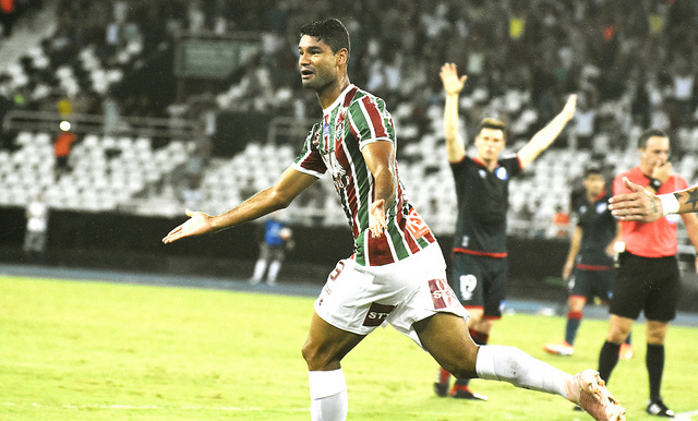 Chapecoense realiza ‘sonho’ e contrata Gum, zagueiro ídolo do Fluminense