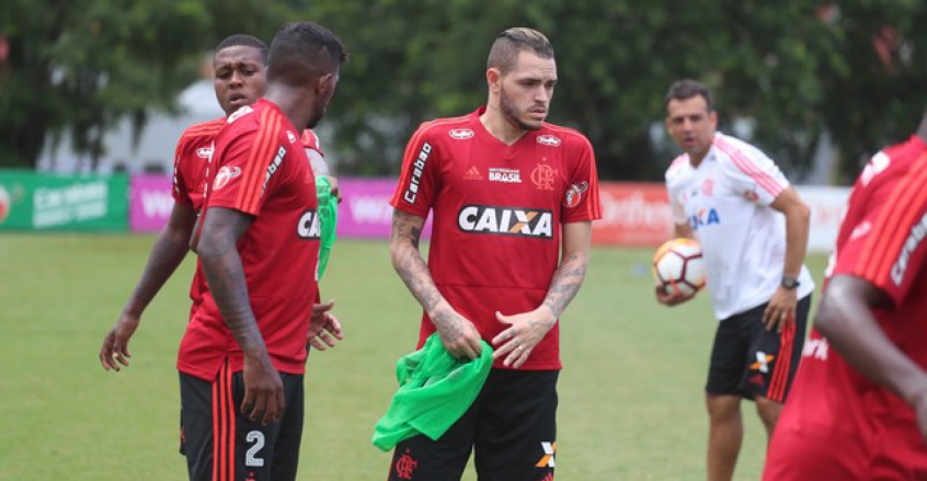 Catarinense: Na espera por Rildo, Chapecoense contrata Thiago Santos, do Flamengo