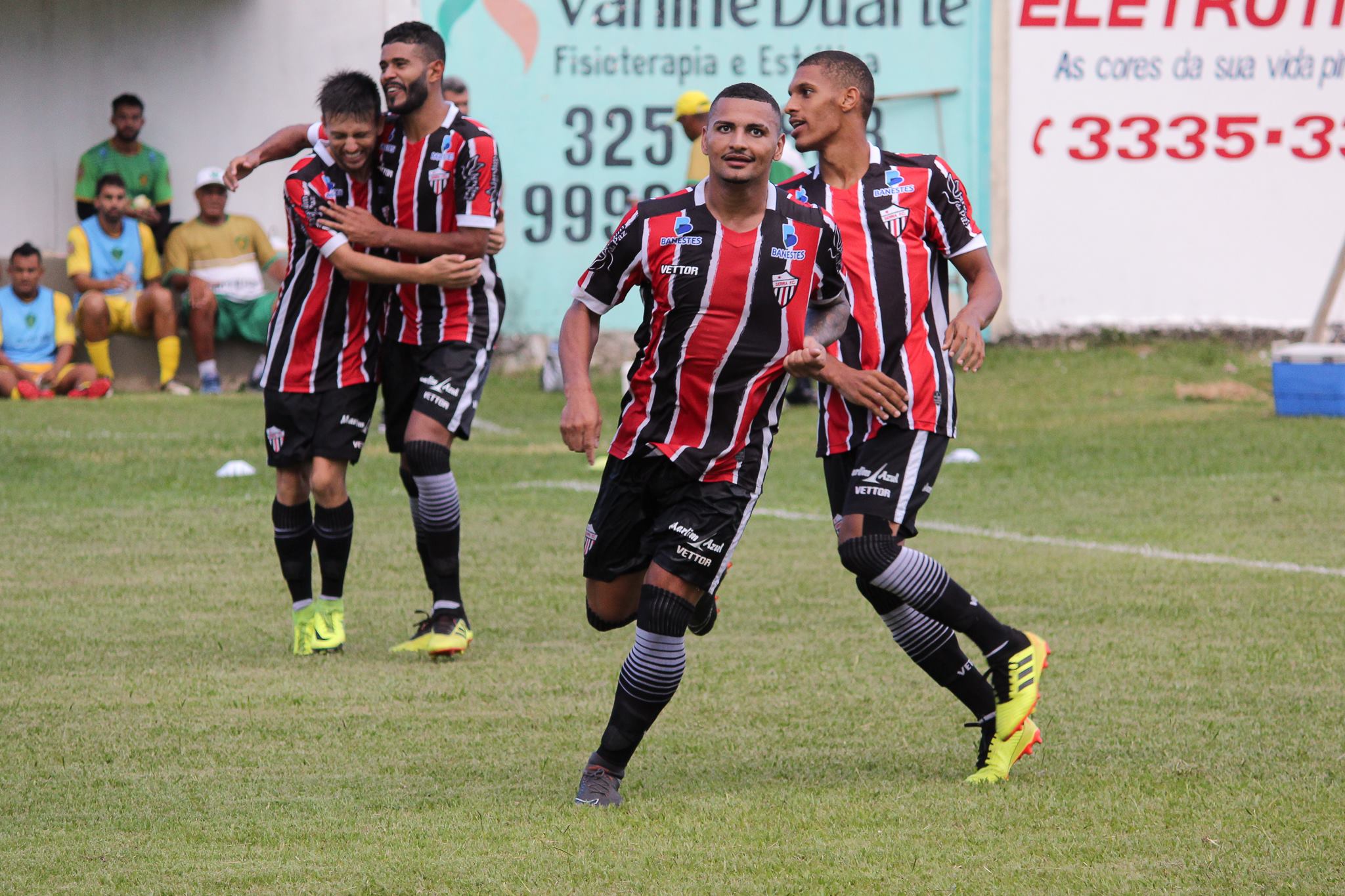 CAPIXABA: Serra bate o Rio Branco e se afasta da zona da degola