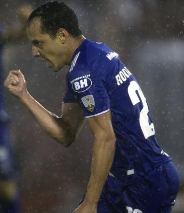 Rodriguinho fez o gol da Raposa